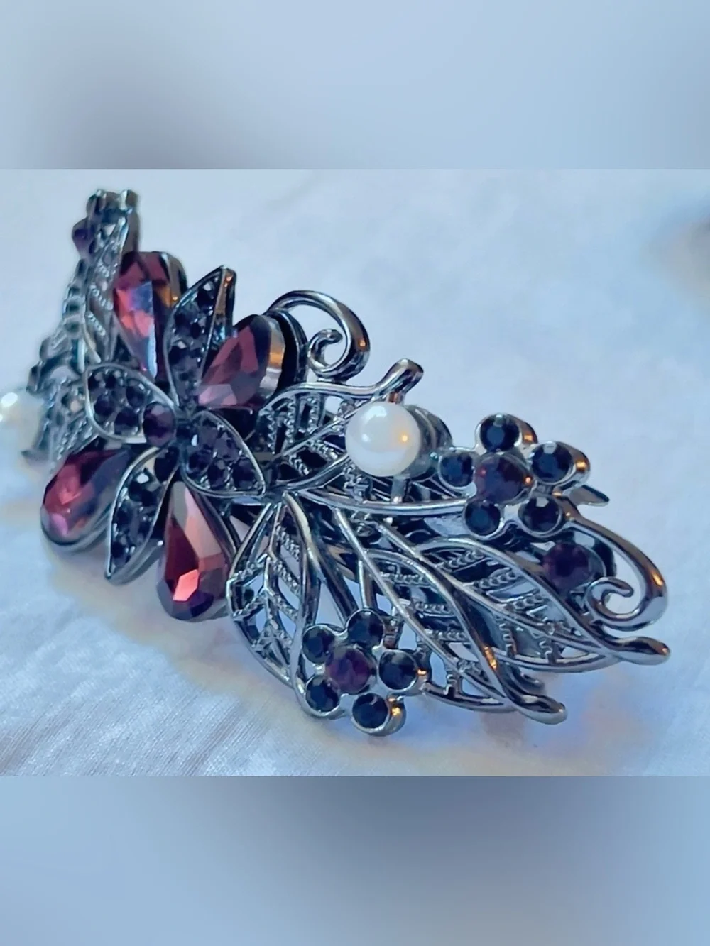Vintage UV Reactive Manganese Glass Floral Barrette – 26g Victorian Revival